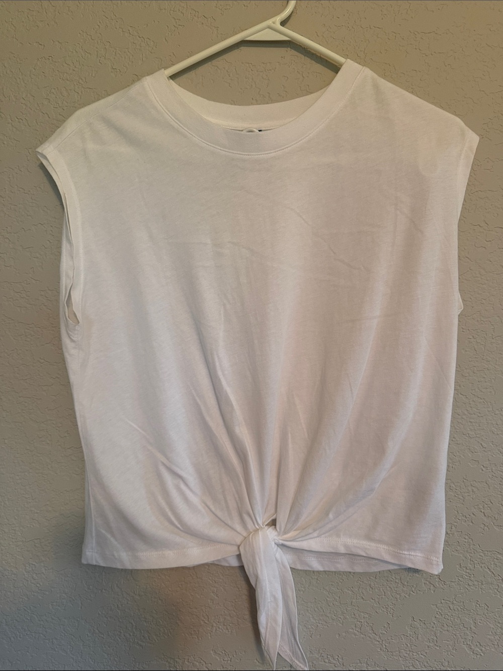 Old Navy White Tie-Front Sleeveless Tank - Women